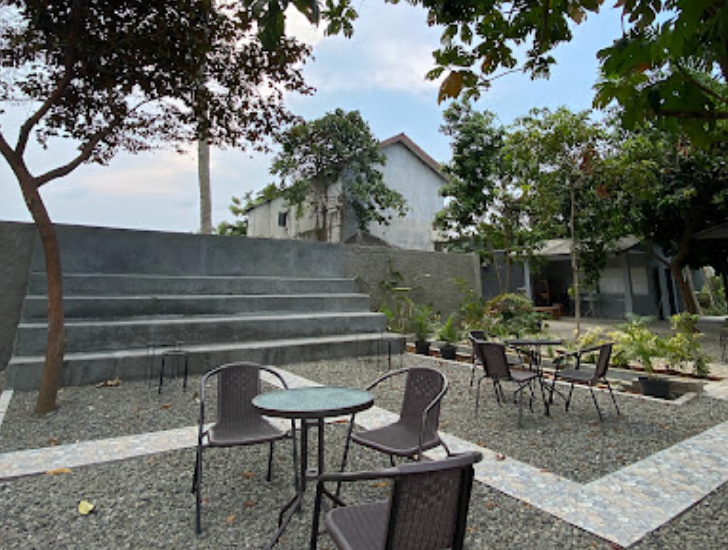 IMG-niskala-coffee-suguhkan-pemandangan-alam-di-tepi-situ-cipondoh