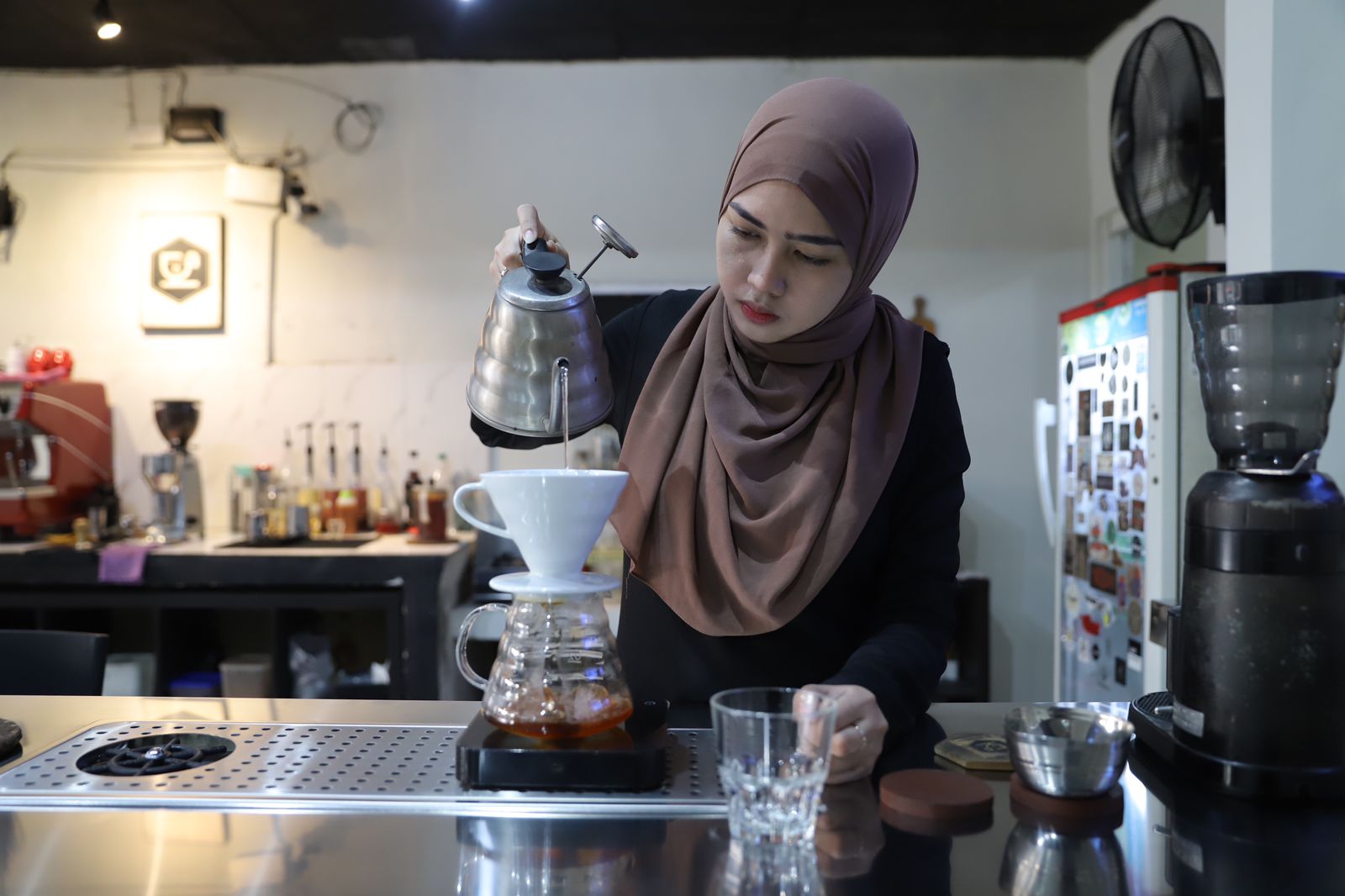 IMG-sensasi-ngopi-di-kedai-seruput-kedai-kopi-paling-homey-di-kota-tangerang