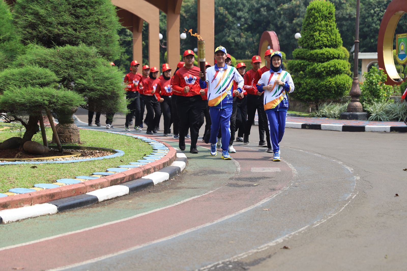 IMG-diambil-dari-masjid-kalipasir-kota-tangerang-kirab-api-popda-xi-dan-peparpeda-viii-banten-dimulai