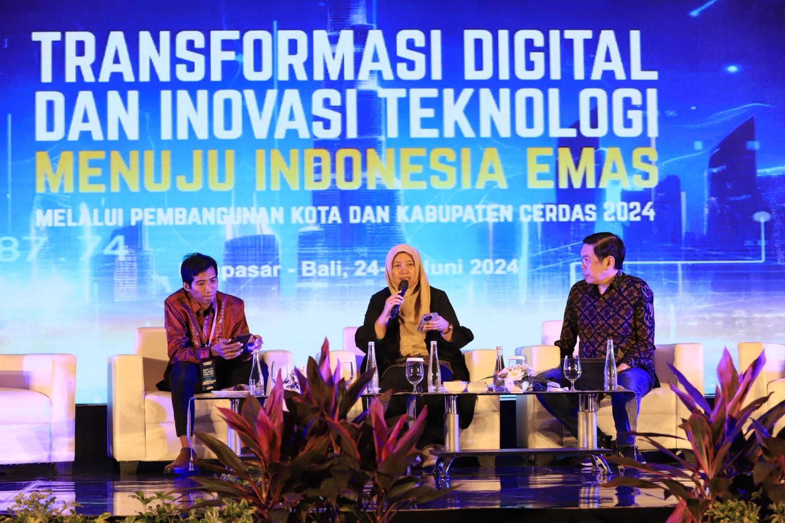 IMG-kepala-diskominfo-kota-tangerang-jadi-narasumber-di-smart-city-forum-2024-di-bali