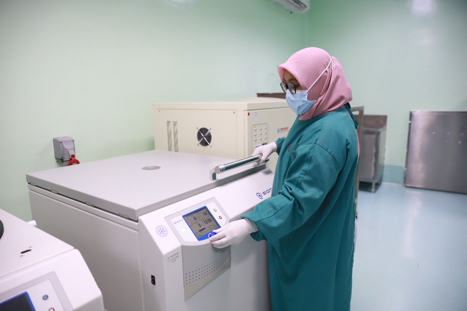 IMG-satu-satunya-di-banten-pmi-kota-tangerang-punya-laboratorium-pengolahan-darah-serba-otomasi