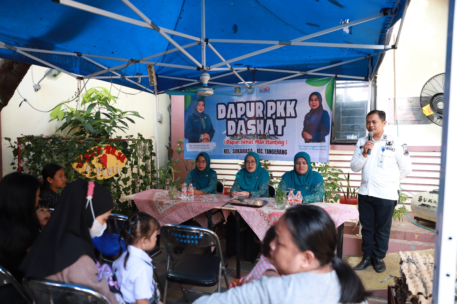 IMG-297-anak-di-kecamatan-tangerang-terima-telur-dari-program-dapur-pkk-dashat