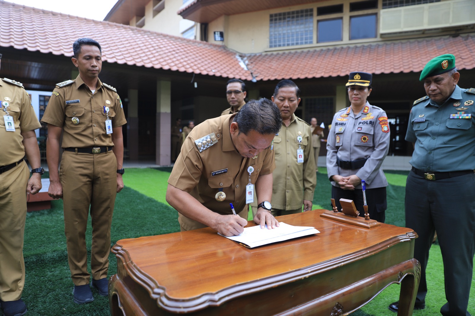 IMG-tanda-tangani-pakta-integritas-pemkot-tangerang-pastikan-asn-netral-di-pilkada-2024