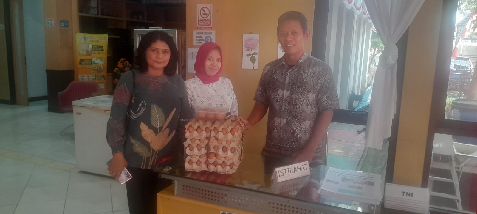 IMG-dukung-program-sate-sami-diskominfo-kota-tangerang-salurkan-ratusan-telur-ke-kecamatan-pinang