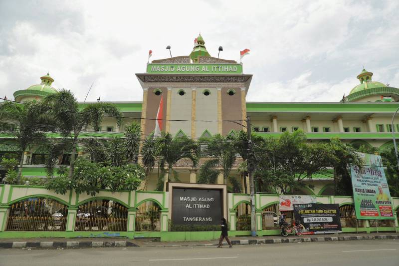 IMG-semarak-muludan-al-ittihad-kota-tangerang-tradisi-makan-nasi-kebuli-ribuan-porsi-disiapkan