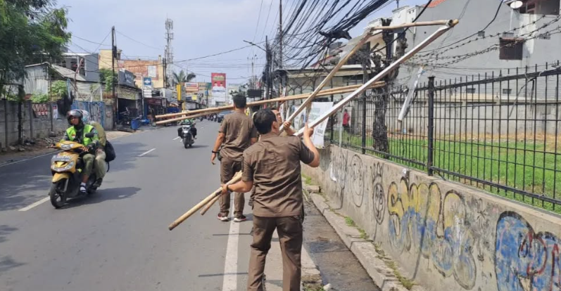 IMG-hindari-kemacetan-ketertiban-trantib-kecamatan-karang-tengah-kota-tangerang-lakukan-patroli