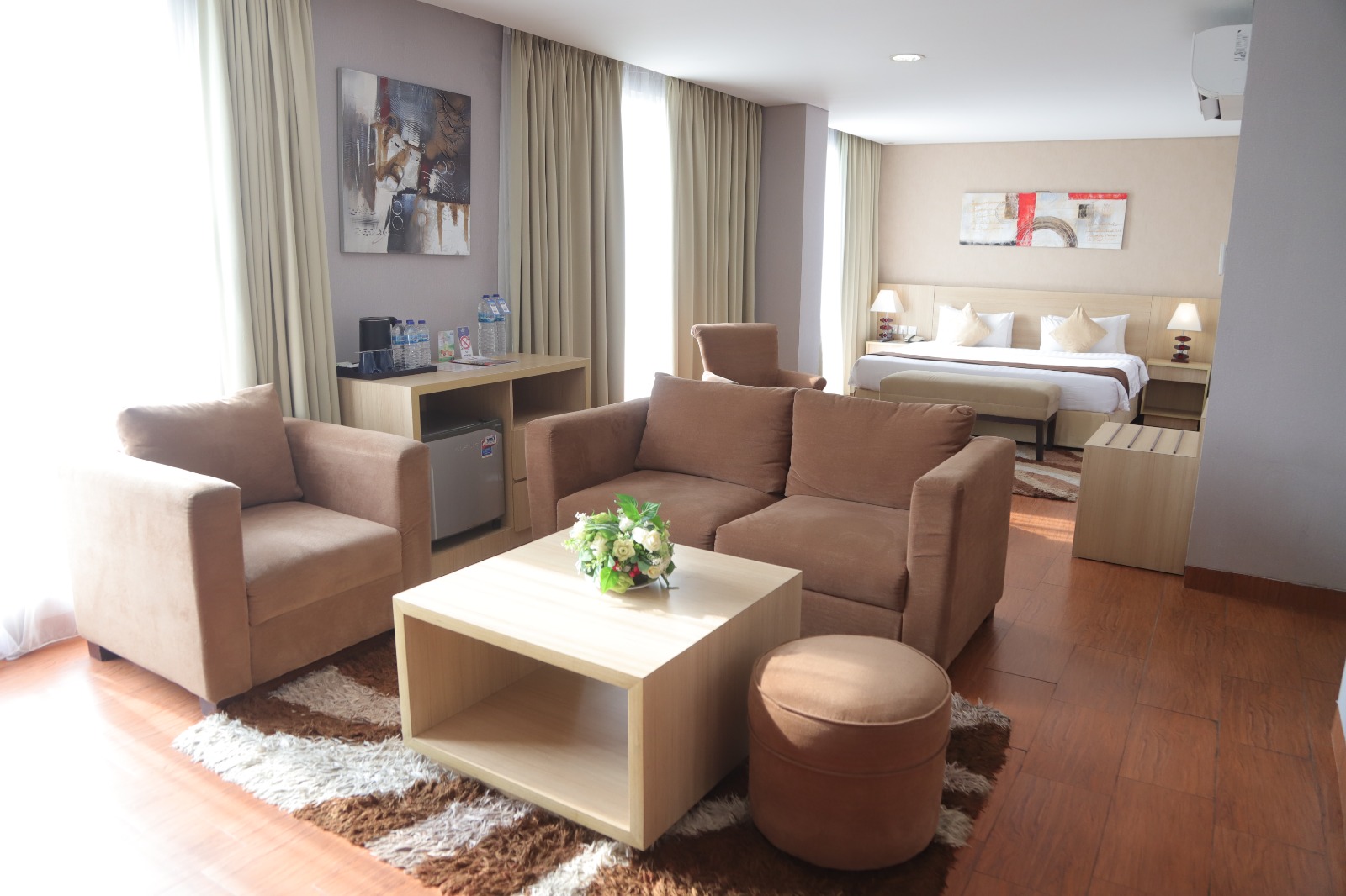 IMG-days-hotel-suites-by-wyndham-tempat-staycation-terciamik-di-kota-tangerang