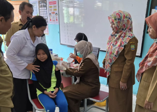 IMG-kecamatan-ciledug-gelar-vaksinasi-ori-difteri-ke-441-siswa-di-sdn-paninggilan-7-kota-tangerang