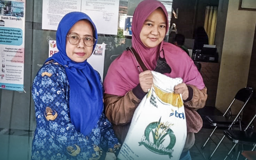 IMG-801-warga-cipadu-jaya-kota-tangerang-terima-bantuan-cadangan-beras-pemerintah