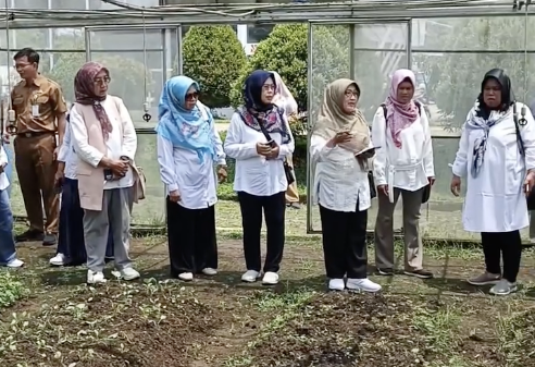 IMG-kembangkan-pertanian-modern-kwt-kota-tangerang-belajar-ke-agribisnis-dan-teknologi-ipb
