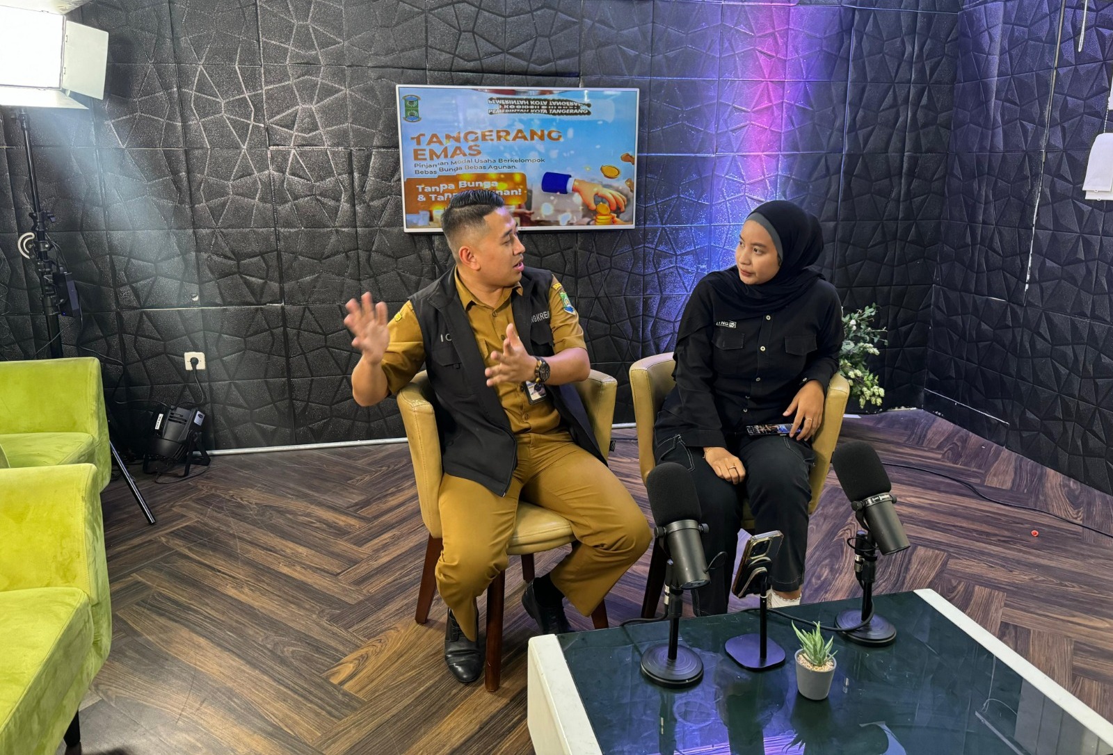 IMG-ratusan-orang-tonton-live-streaming-jualan-program-pemkot-tangerang