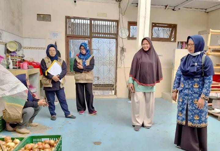 IMG-dkp-kota-tangerang-lakukan-pengawasan-pangan-segar-ke-usaha-dagang-rumahan