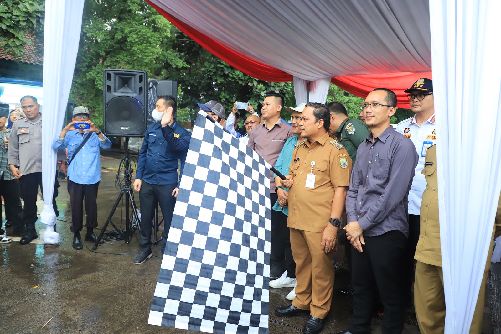 IMG-kpu-kota-tangerang-sosialisasikan-nyoblos-27-november-2024-di-tayo-dan-si-benteng