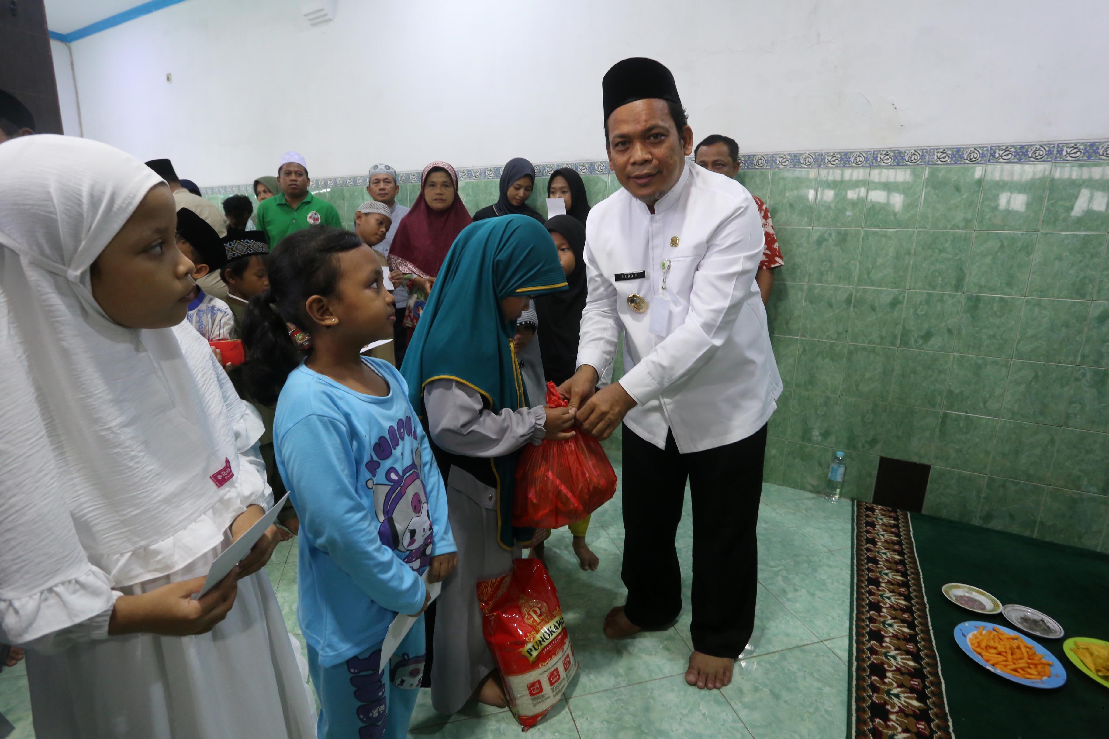 IMG-berbagi-dengan-anak-yatim-dr-nurdin-bentuk-support-untuk-terus-semangat-meraih-masa-depan