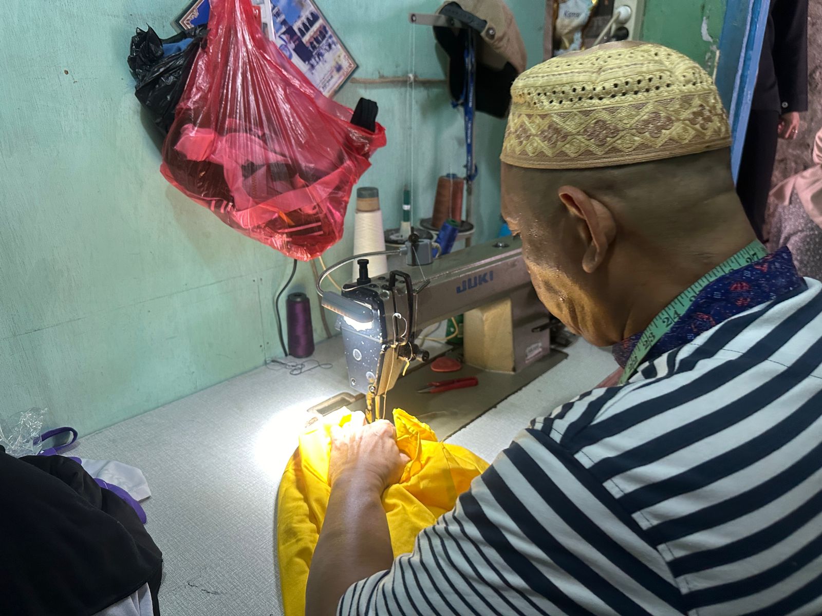 IMG-kisah-sukses-husni-sadeli-penyandang-disabilitas-kota-tangerang-membangun-bisnis-tailor
