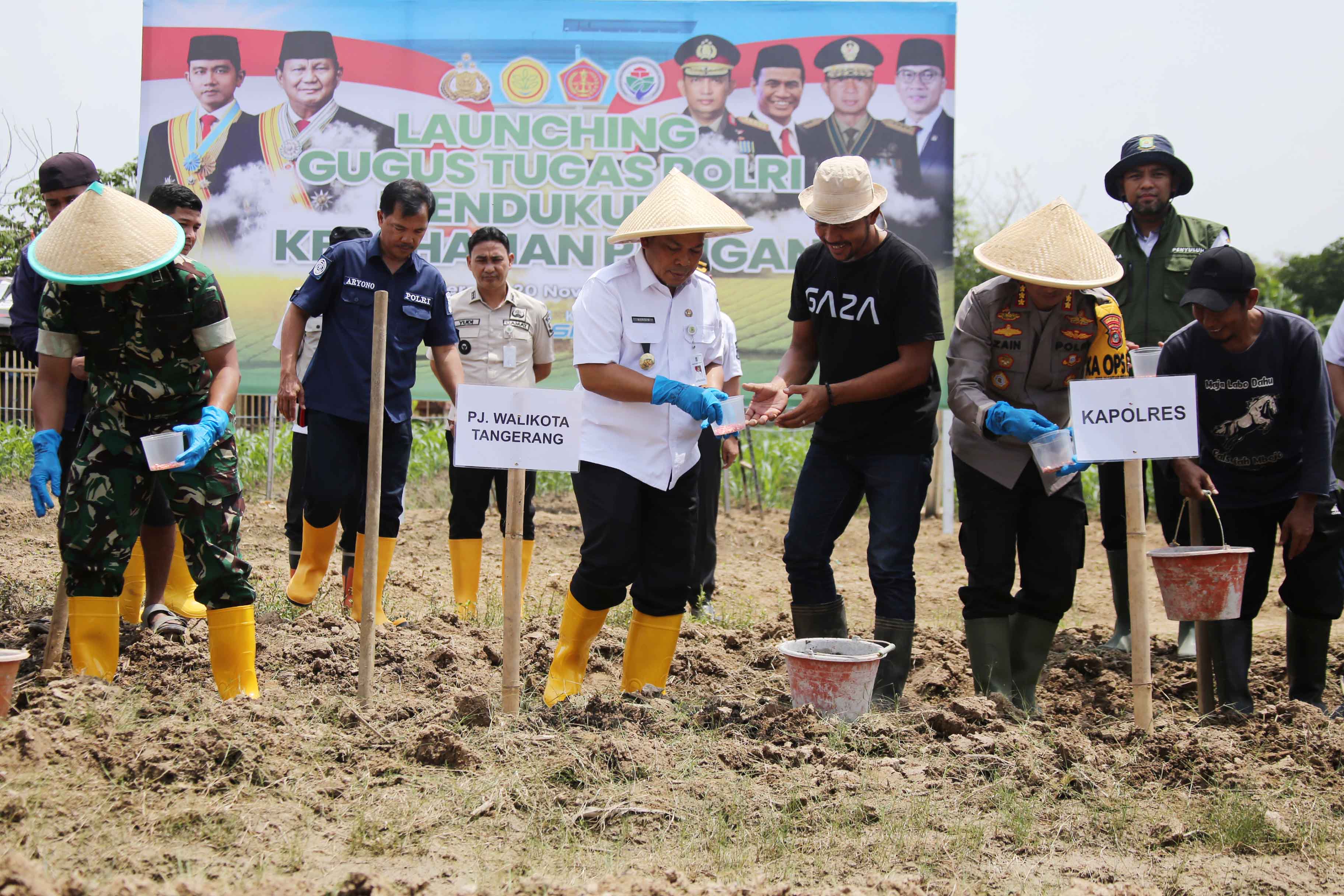 IMG-dukung-misi-asta-cita-pemkot-dan-polri-lakukan-penanaman-bibit-bersama-kelompok-tani-jantan