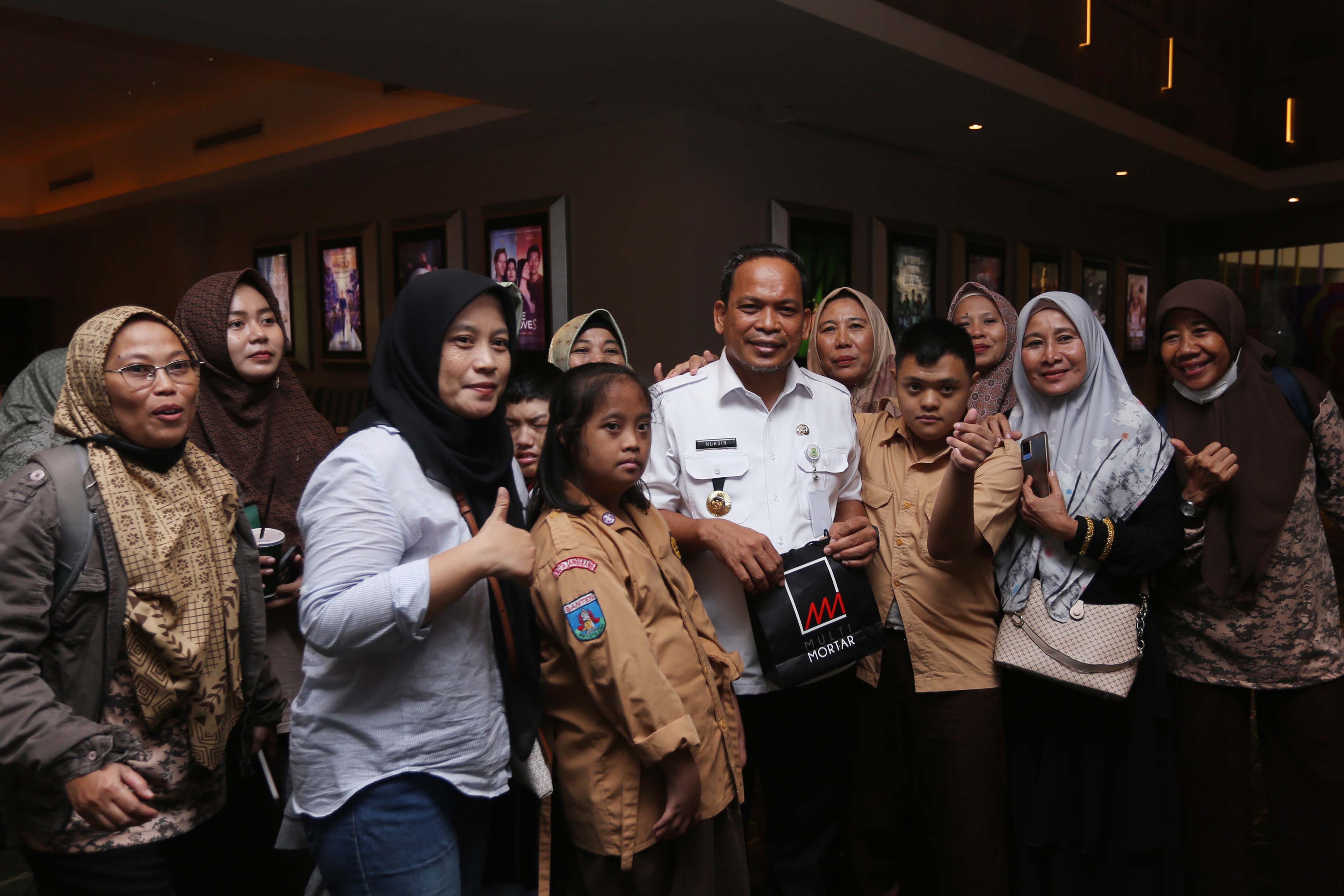 IMG-rayakan-hari-anak-internasional-pj-ajak-abk-nonton-bareng