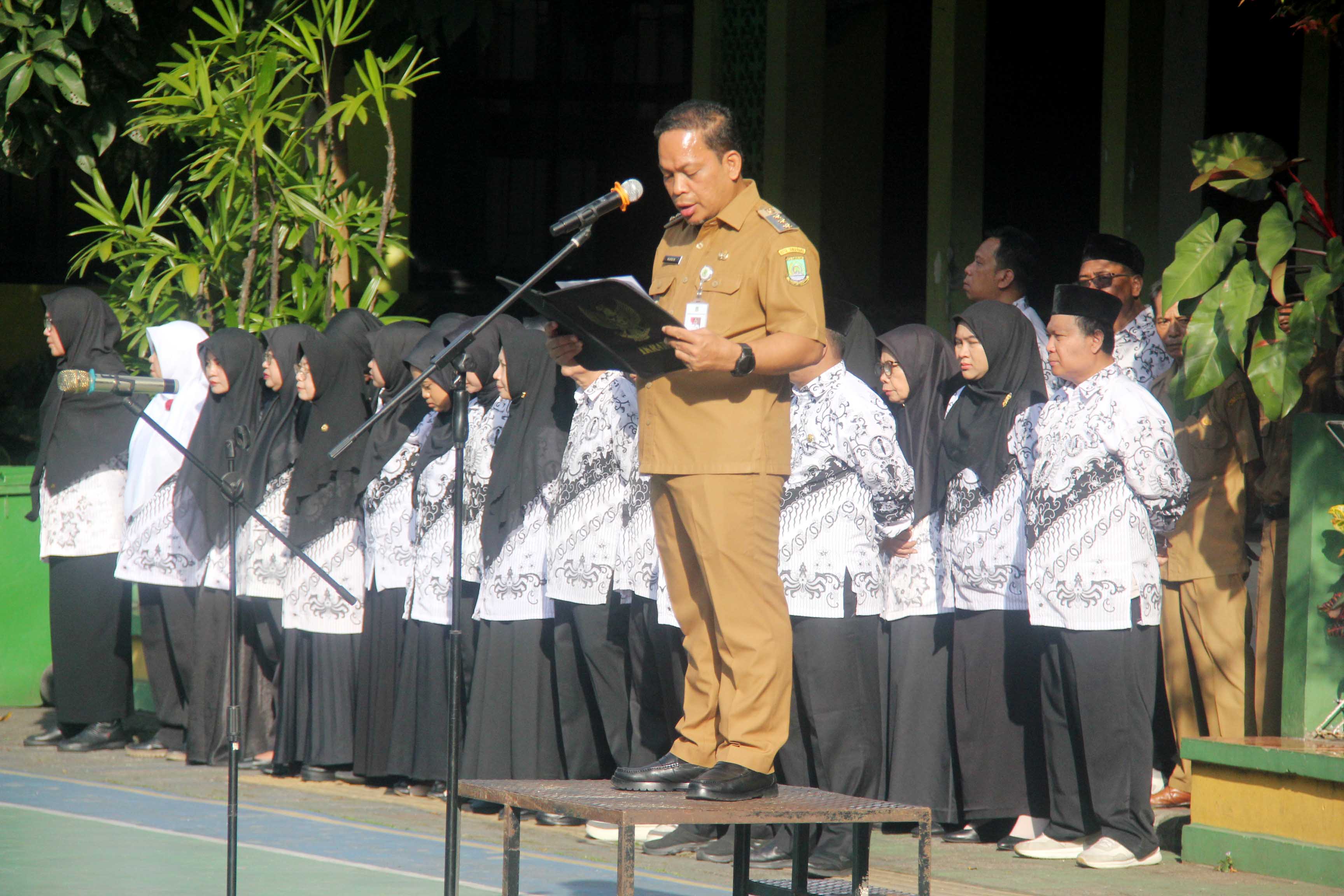 IMG-peringati-hari-guru-dr-nurdin-sampaikan-kesejahteraan-guru-prioritas-pemkot-tangerang