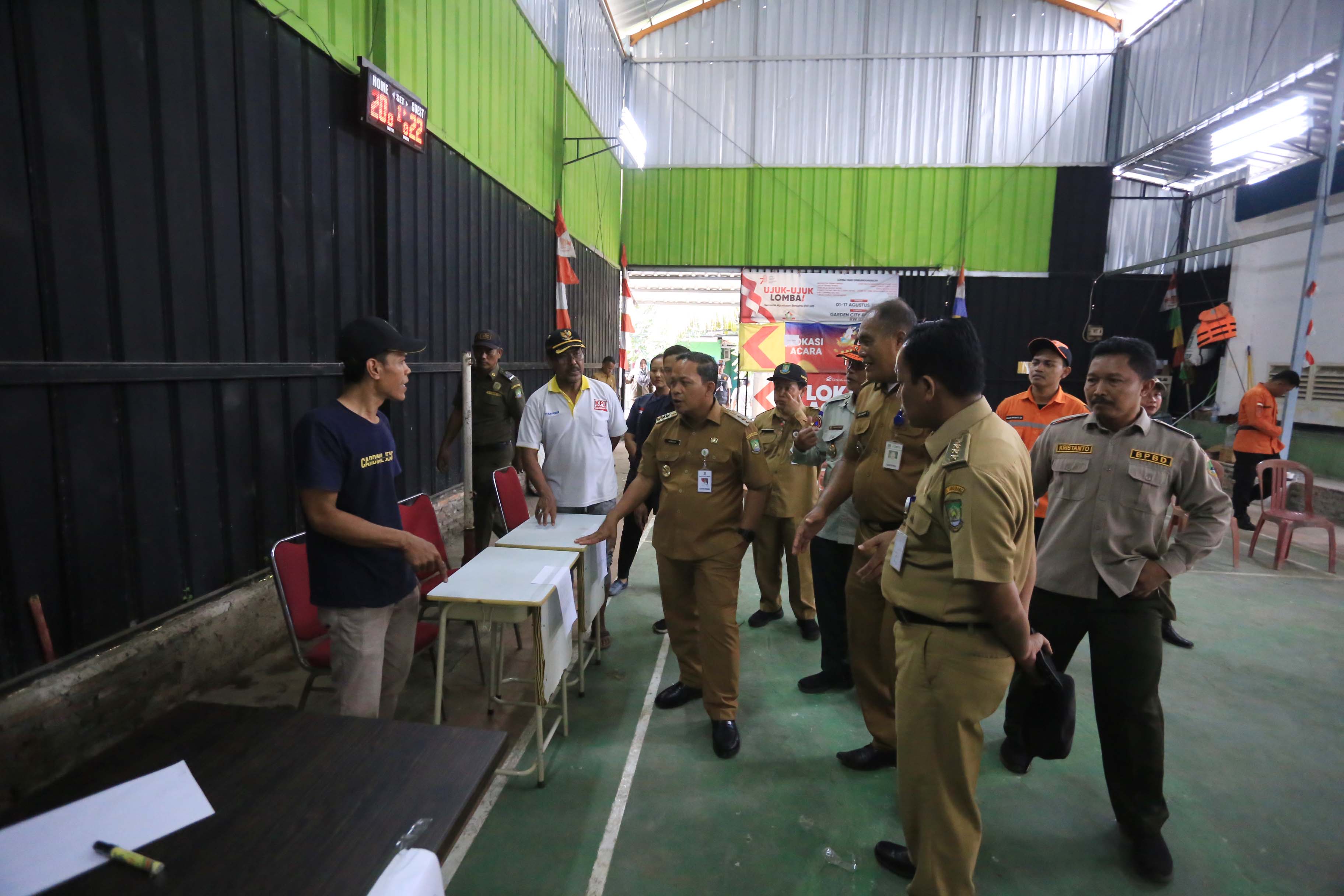IMG-pastikan-kelancaran-pilkada-dr-nurdin-tinjau-tps-rawan-banjir