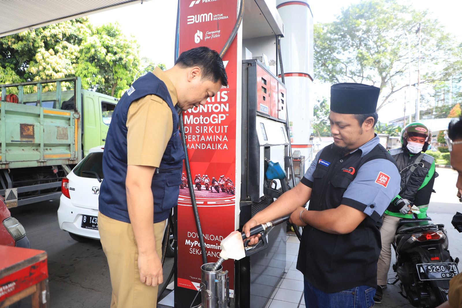 IMG-pengawasan-menjelang-nataru-pemkot-tangerang-mulai-uji-tera-seluruh-spbu