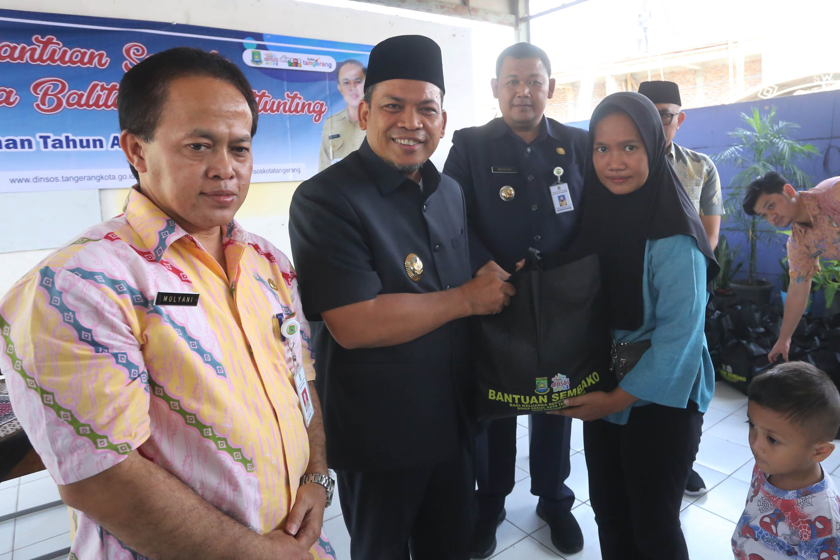 IMG-pemkot-tangerang-salurkan-bantuan-sosial-kepada-keluarga-balita-resiko-stunting