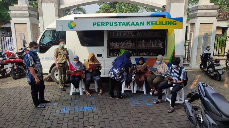 IMG-mobil-perpustakaan-keliling-kota-tangerang-menyambangi-1-000-titik-lebih-ruang-publik-sepanjang-2024