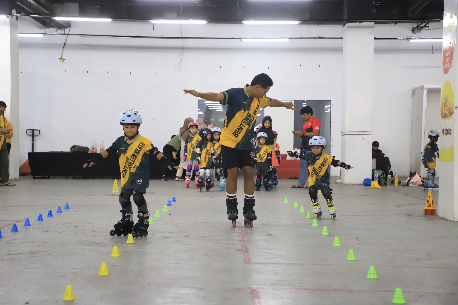 IMG-melihat-aktivitas-positif-anak-muda-kota-tangerang-di-komunitas-benteng-roller-skate
