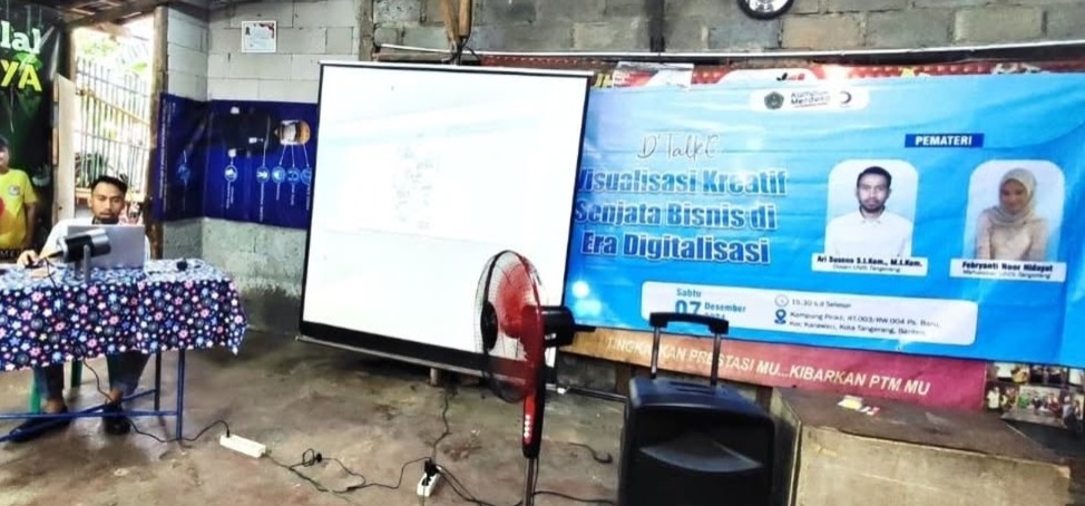 IMG-mahasiswa-unis-kota-tangerang-gelar-pelatihan-desain-grafis-dan-media-sosial-umkm-di-kampung-pinkli