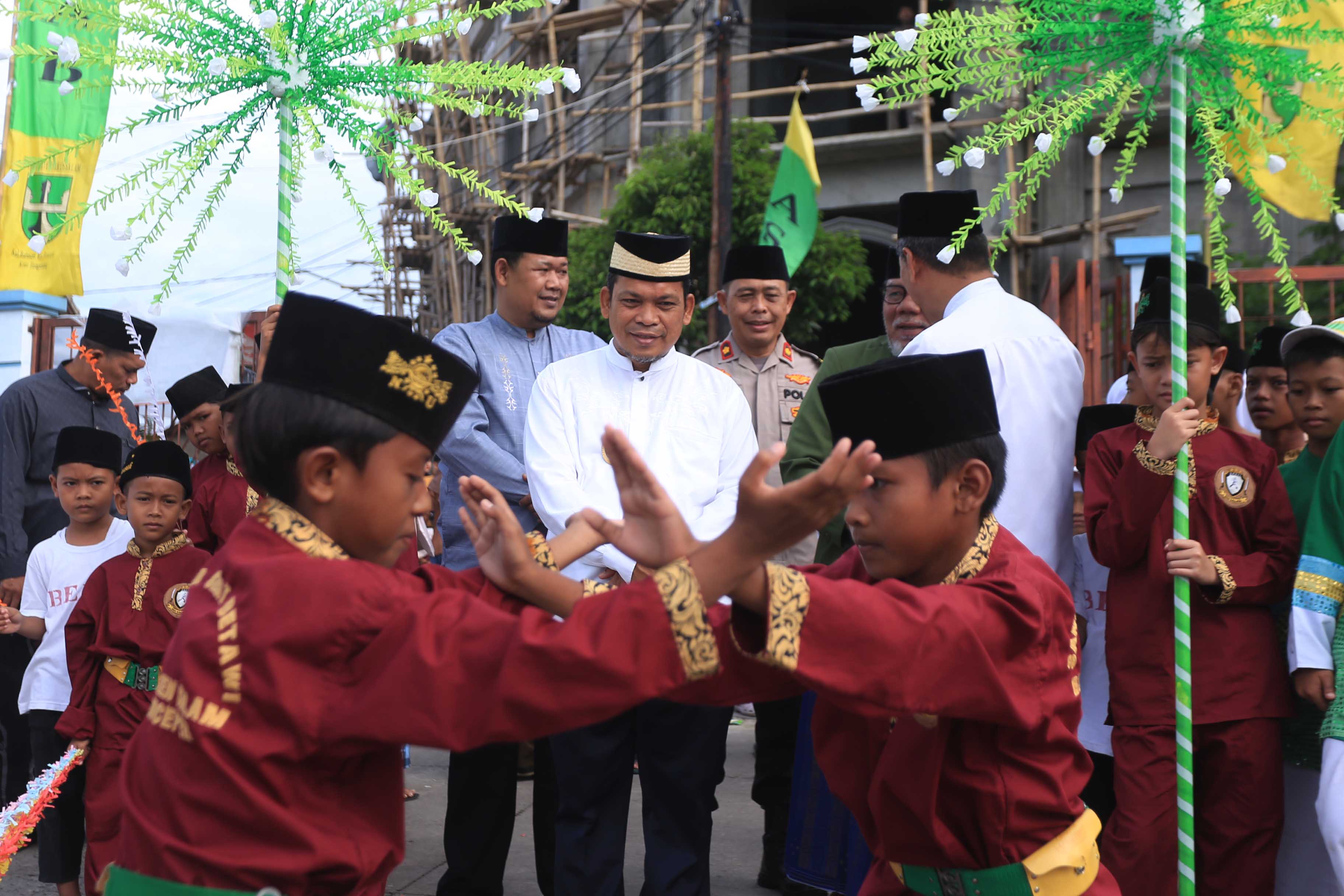 IMG-lepas-pawai-taaruf-festival-assyabaab-xiv-dr-nurdin-contoh-peran-nyata-generasi-muda