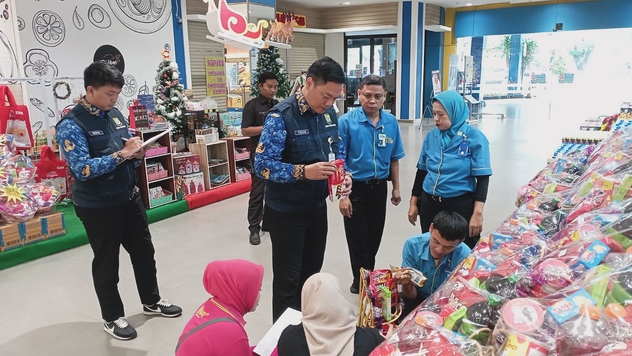 IMG-jelang-nataru-pemkot-tangerang-lakukan-sidak-pengawasan-produk-terbungkus-di-mal-hingga-supermarket