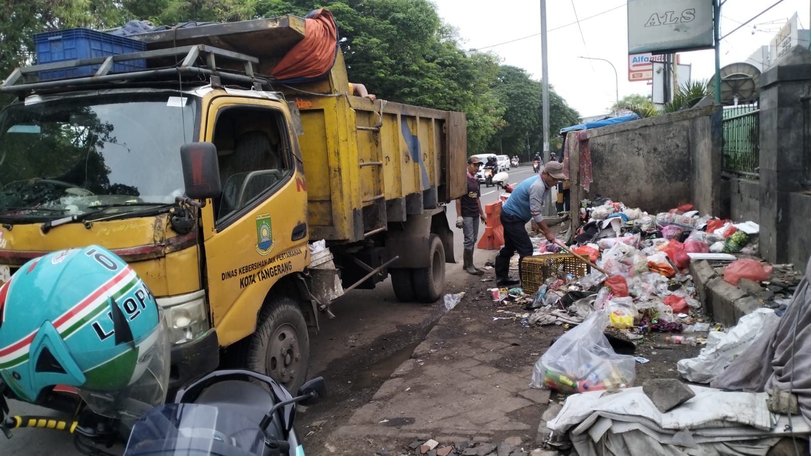IMG-temukan-tumpukan-sampah-di-kota-tangerang-hubungi-nomor-ini