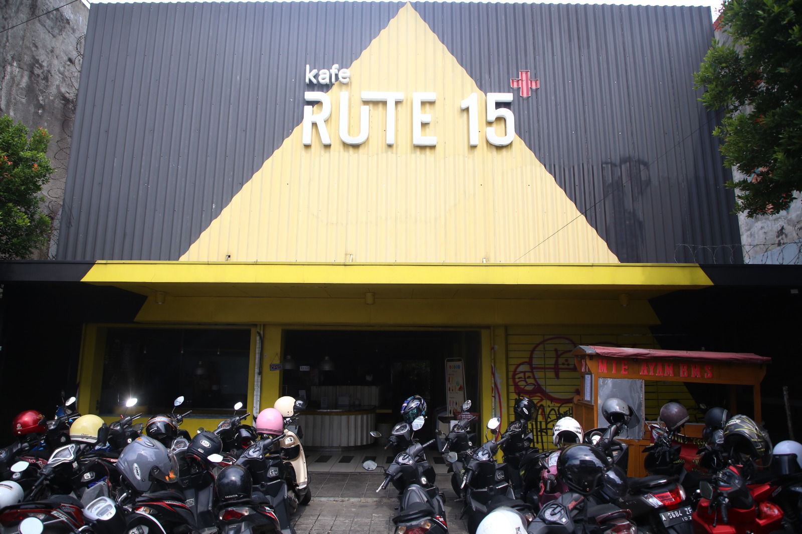 IMG-kafe-rute-15-tempat-nongkrong-asyik-di-kota-tangerang-dengan-ratusan-pilihan-menu