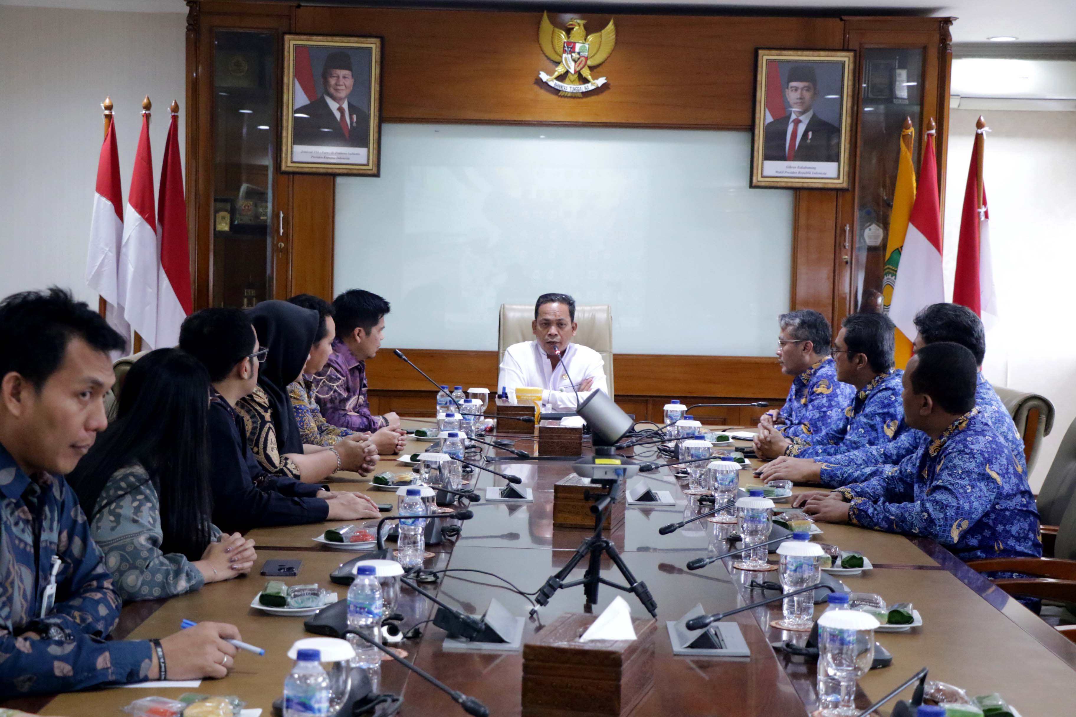 IMG-bayar-listrik-tepat-waktu-pemkot-tangerang-terima-penghargaan-dari-pln