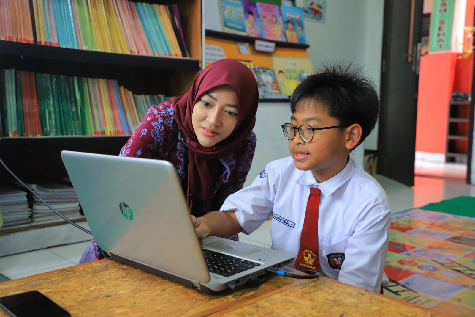 IMG-melihat-perpustakaan-dengan-digilib-di-sdn-sukasari-4-kota-tangerang