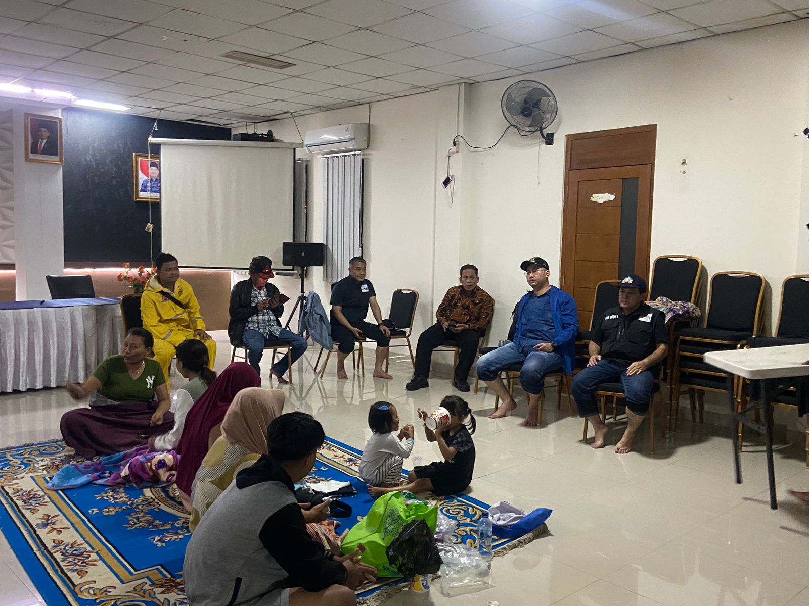 IMG-gerak-cepat-petugas-gabungan-pemkot-tangerang-tangani-15-titik-genangan-hingga-banjir