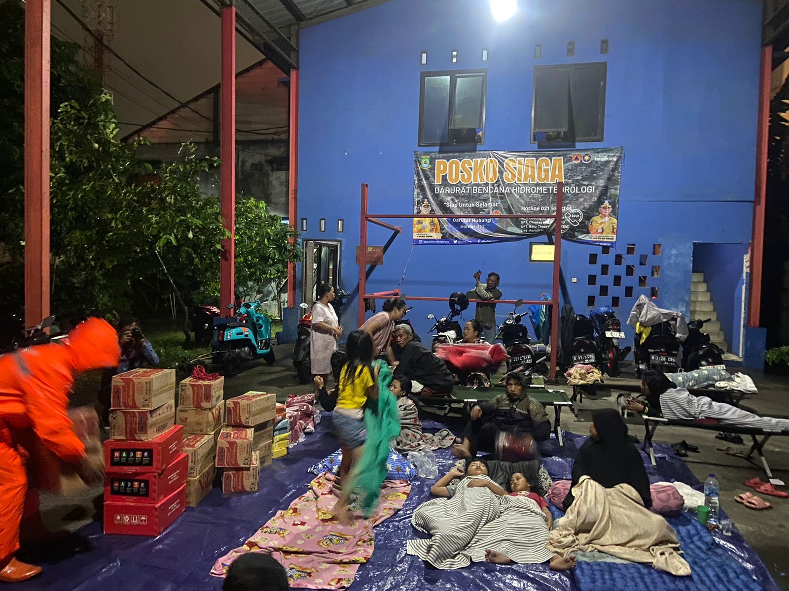 IMG-tangani-banjir-pemkot-tangerang-siagakan-posko-pengungsian-hingga-dapur-umum