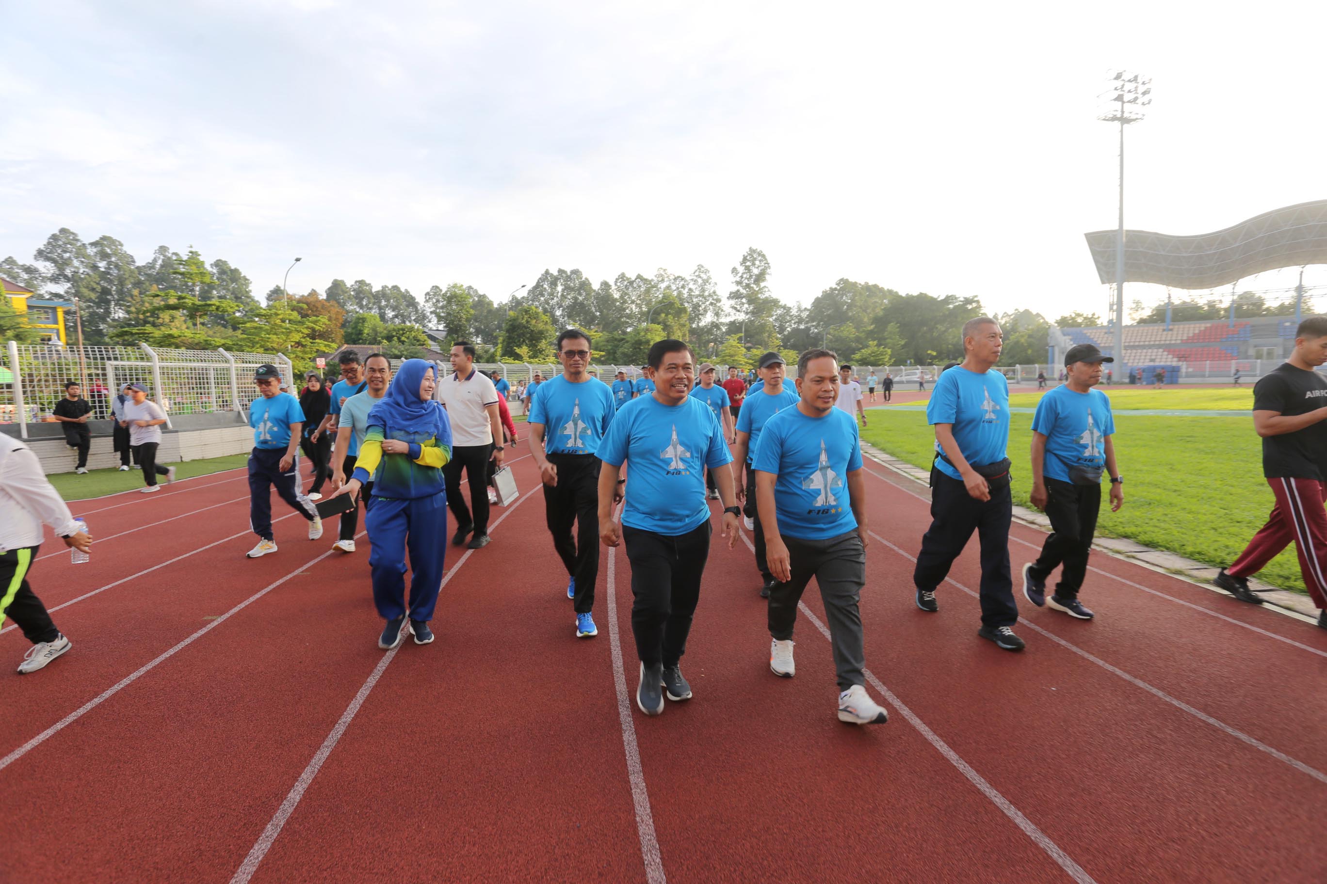 IMG-olahraga-pagi-di-stadion-benteng-reborn-dr-nurdin-ajak-masyarakat-budayakan-hidup-sehat