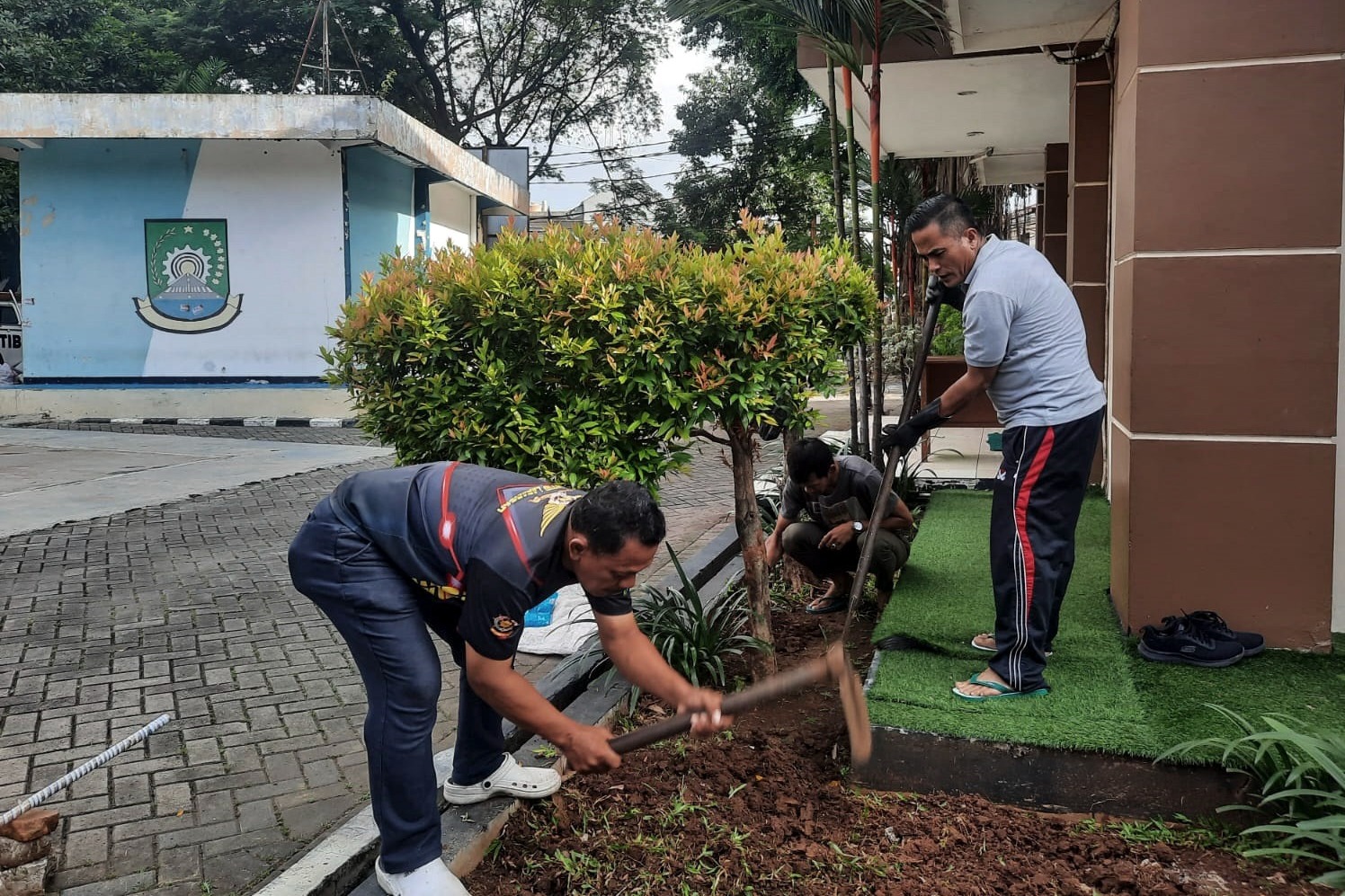 IMG-sambut-hut-ke-32-kecamatan-larangan-sukses-gelar-kerja-bakti-lingkungan-serentak
