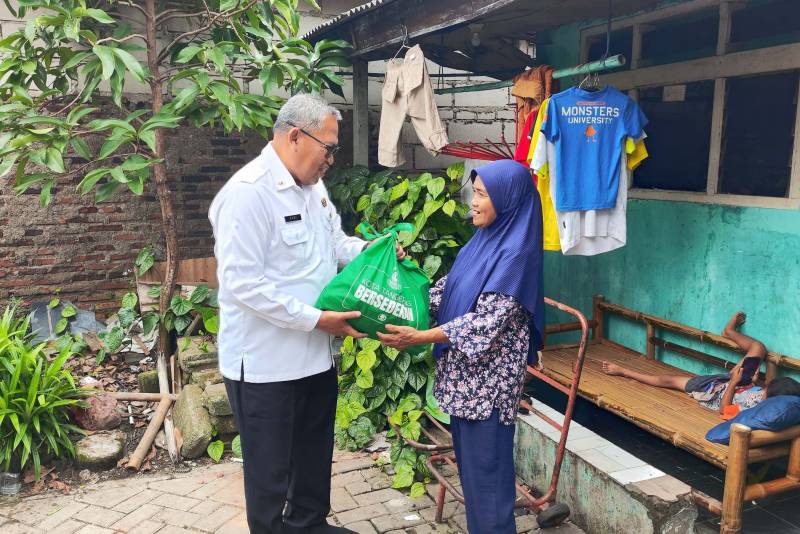 IMG-tangerang-bersedekah-bagikan-5-472-paket-sembako-ke-104-kelurahan