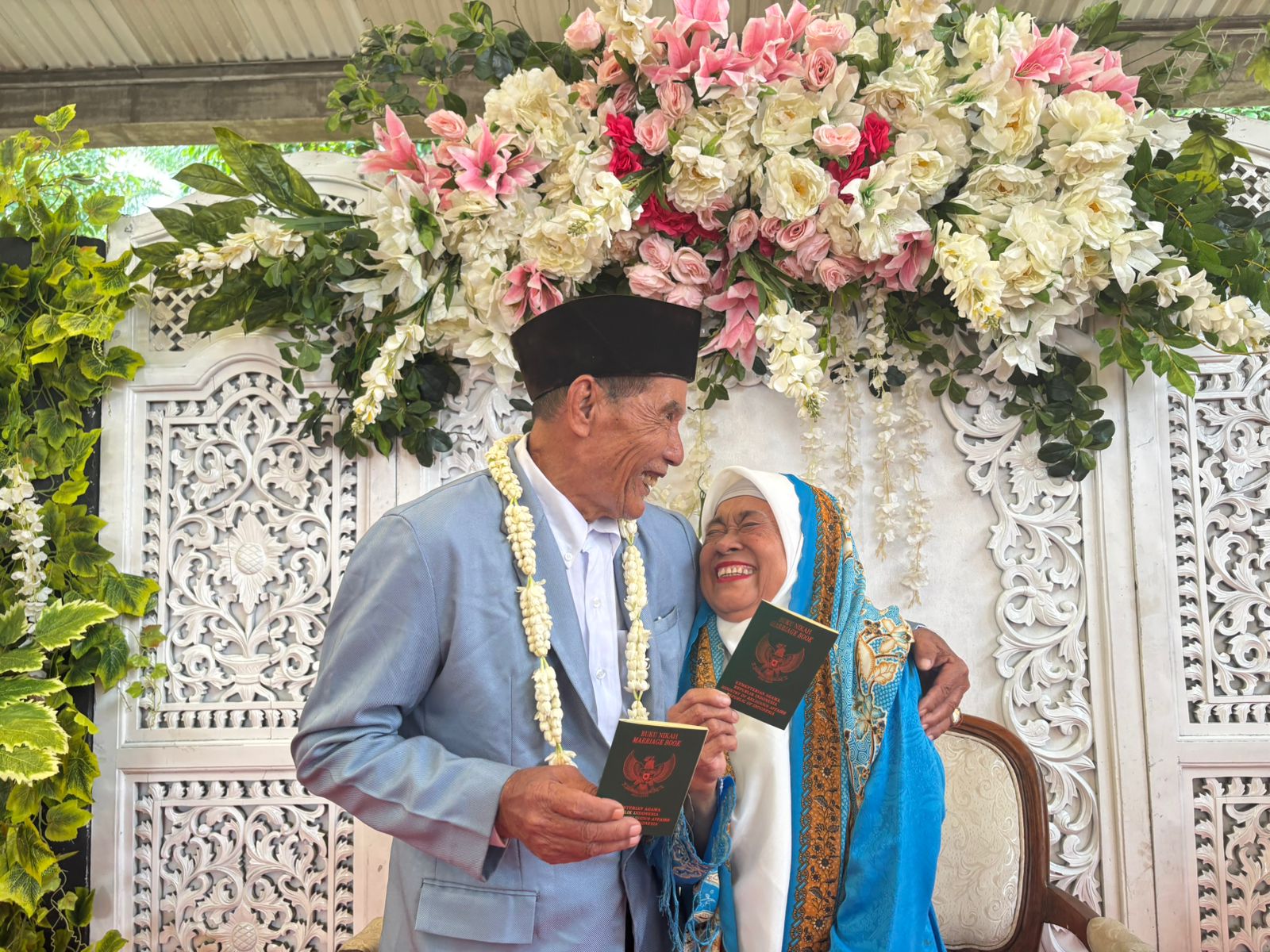 IMG-ambali-dan-aminah-rayakan-rasa-syukur-di-tangerang-ngabesan-2025-setelah-56-tahun-menikah