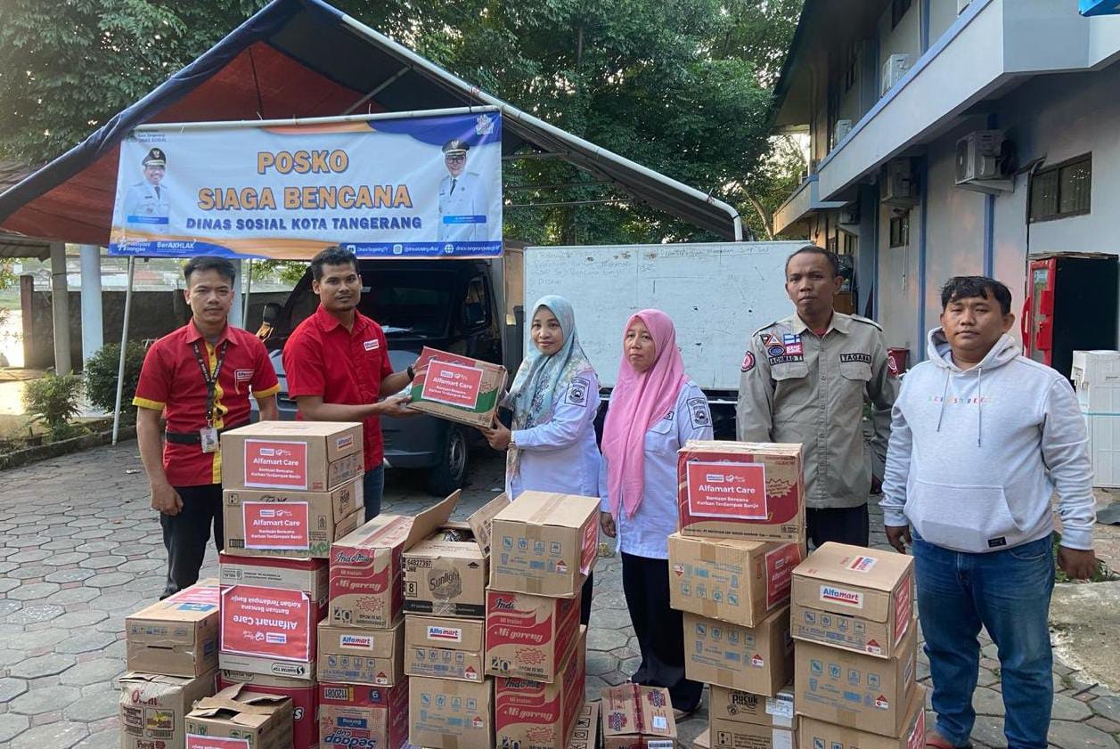 IMG-pemkot-tangerang-masih-salurkan-bantuan-permakanan-ke-korban-terdampak-banjir