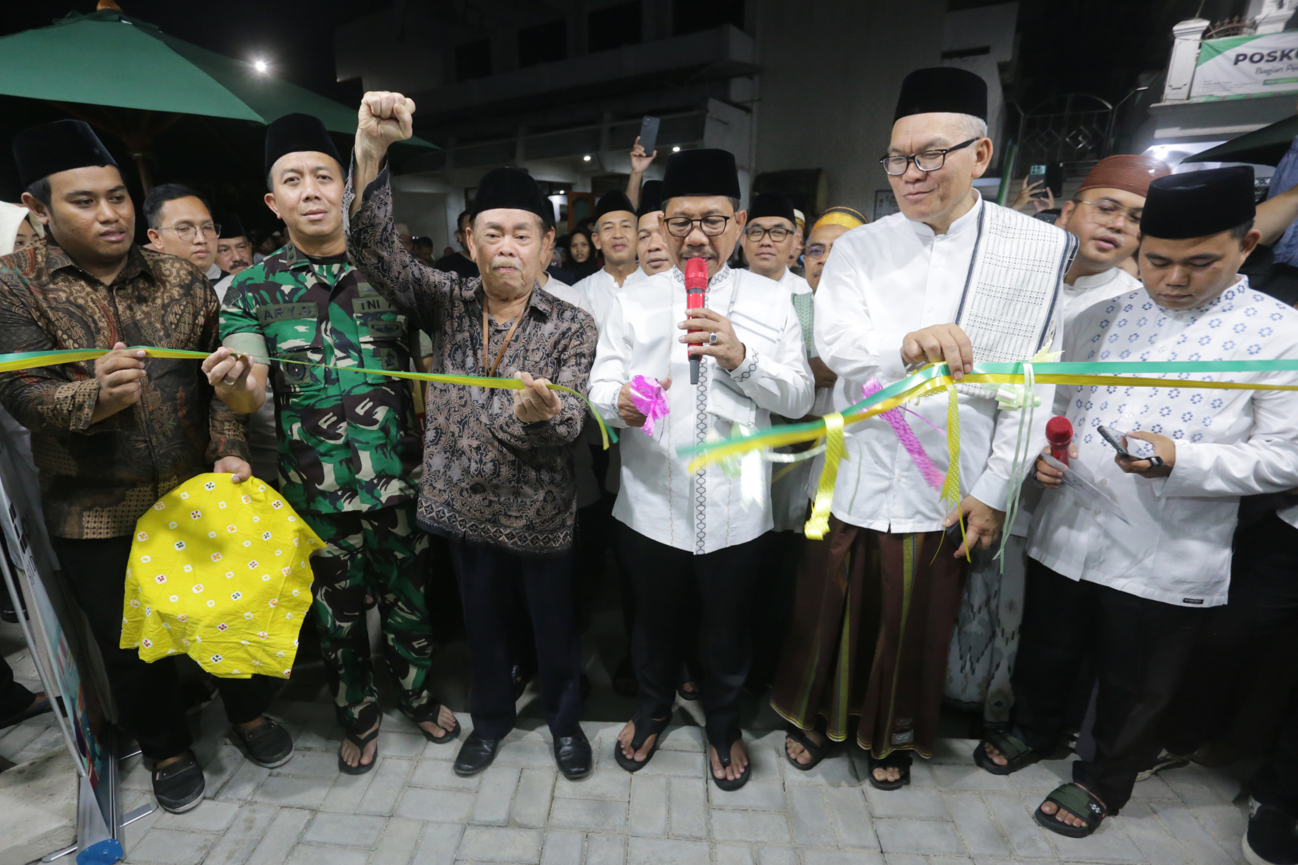 IMG-resmikan-pusat-kuliner-halal-di-lingkungan-masjid-sachrudin-wujud-nyata-peran-masjid-sebagai-pusat-perekonomian-masyarakat