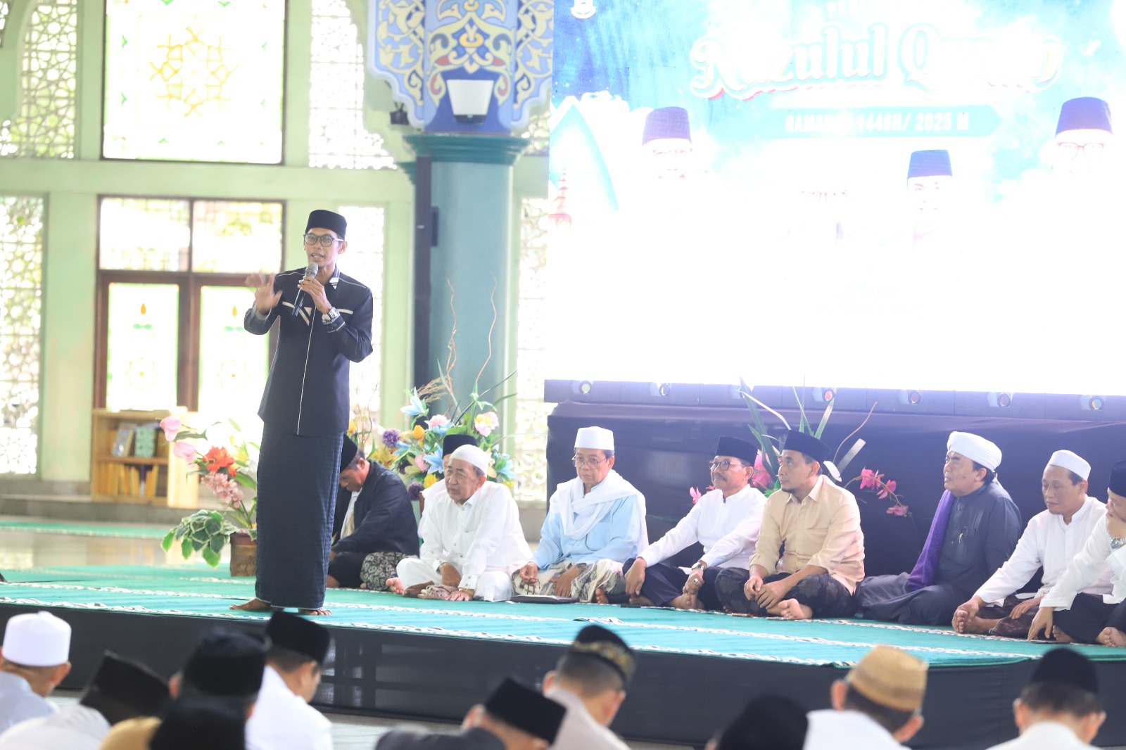 IMG-momentum-nuzulul-qur-an-masjid-raya-al-a-zhom-kota-tangerang-berjalan-khidmat