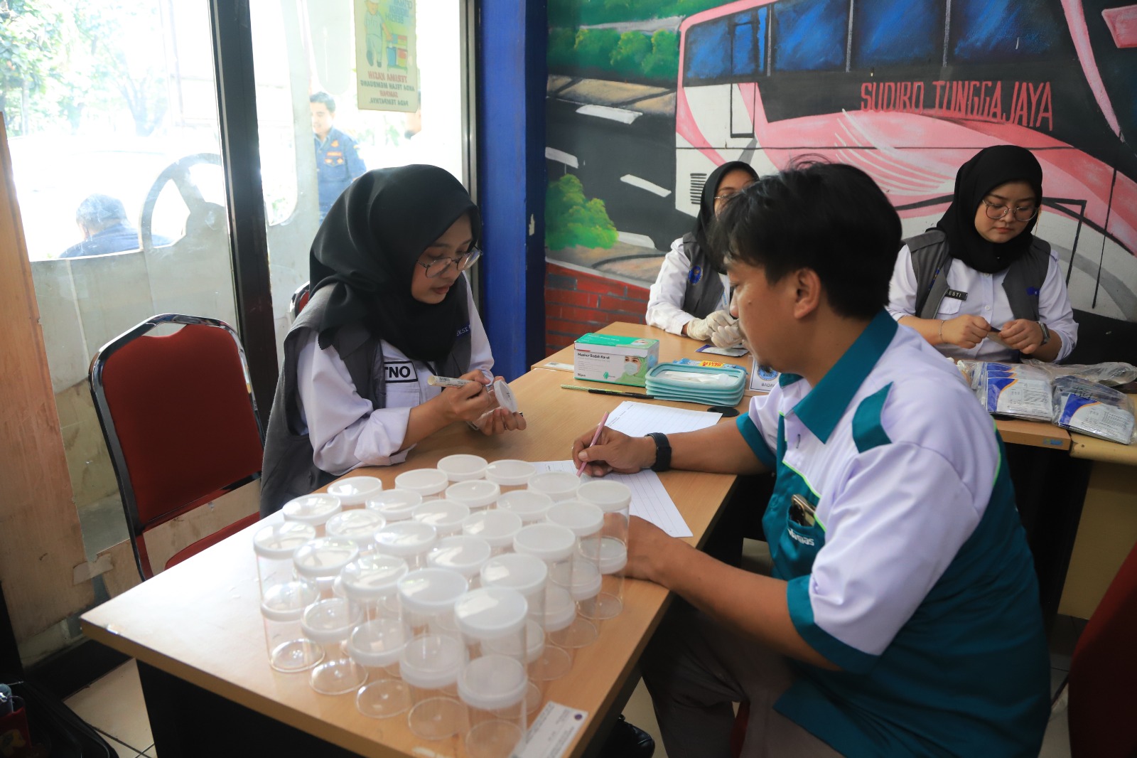 IMG-antisipasi-keamanan-sopir-bus-akap-di-terminal-poris-plawad-kota-tangerang-jalani-tes-urine