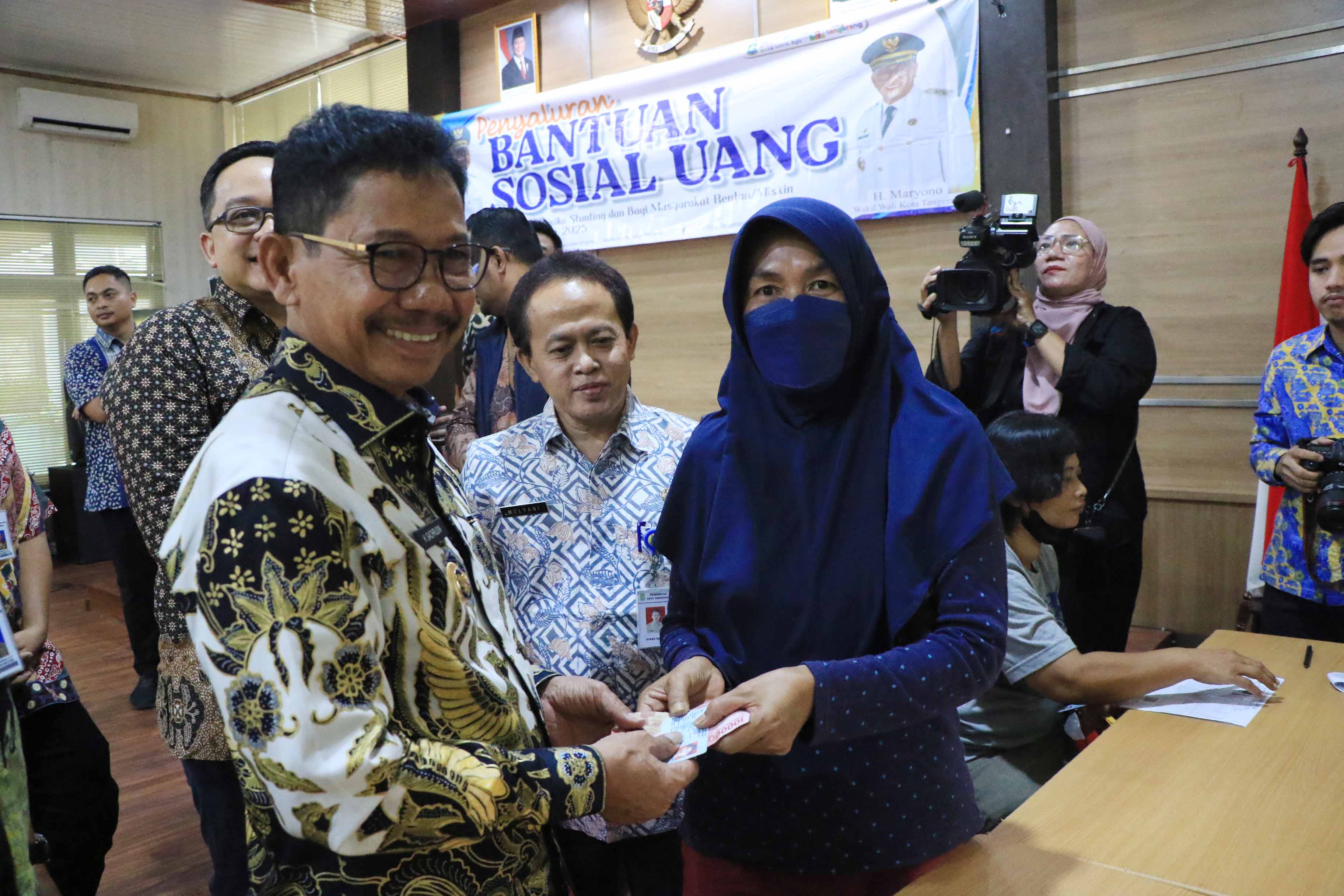 IMG-jelang-lebaran-sachrudin-maryono-kompak-bagikan-bsu-ke-2423-orang