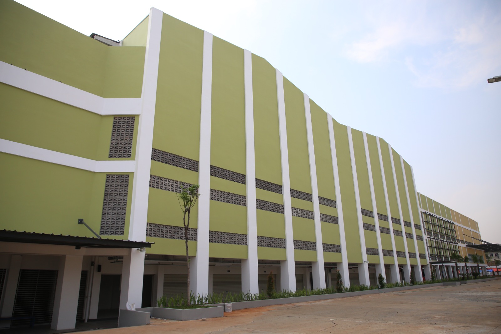 IMG-antusias-masyarakat-dan-pedagang-jelang-peresmian-pasar-anyar-kota-tangerang