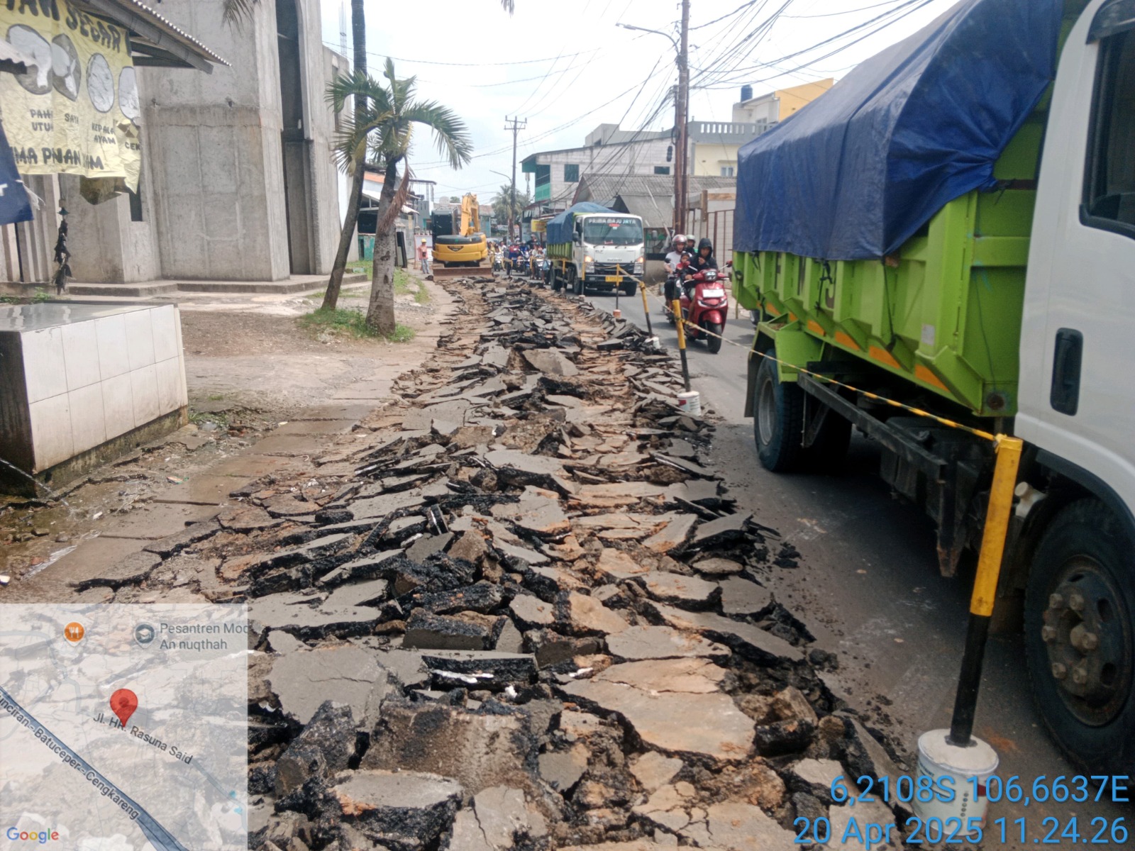 IMG-tingkatkan-infrastruktur-jalan-pemkot-tangerang-lakukan-perbaikan-jalan-rasuna-said-pinang