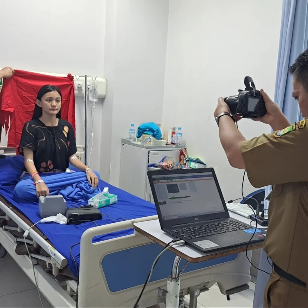 IMG-pelayanan-tanpa-batas-kecamatan-karawaci-lakukan-perekaman-ktp-el-di-ruang-rawat-inap-rumah-sakit