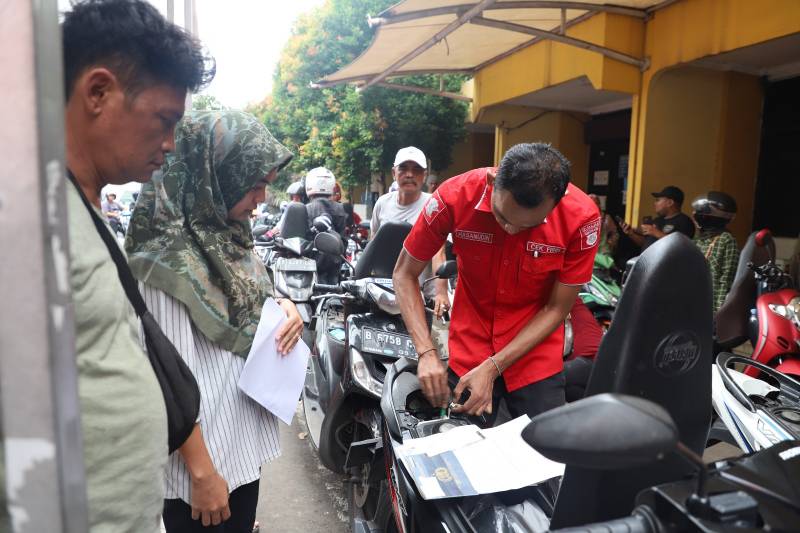 IMG-dua-minggu-berlangsung-samsat-cikokol-kota-tangerang-catat-rp-25-miliar-realisasi-pajak-kendaraan-bermotor