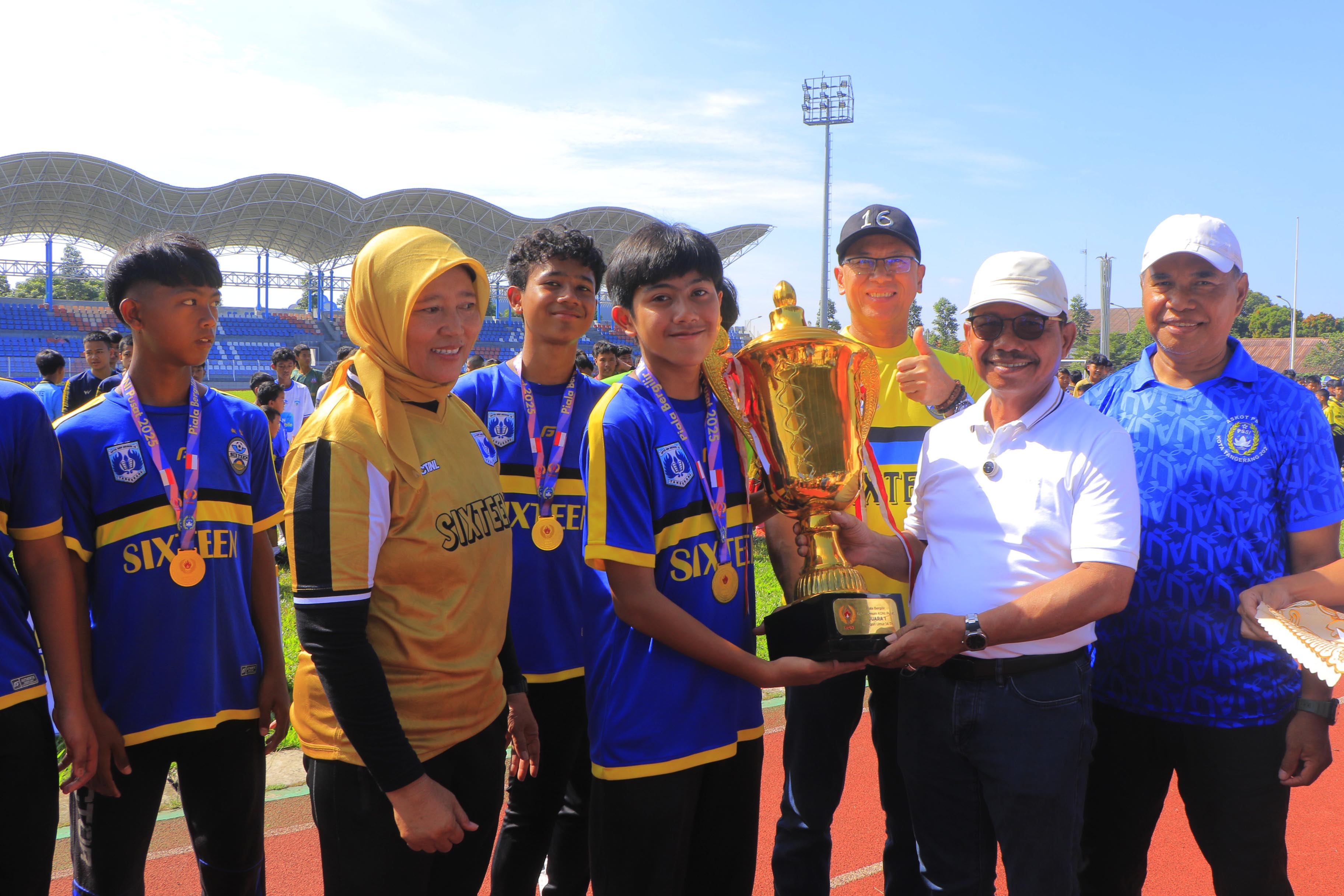 pembinaan-berkelanjutan-dan-berbuah-manis-sachrudin-buka-liga-askot-dan-apresiasi-capaian-smpn-16